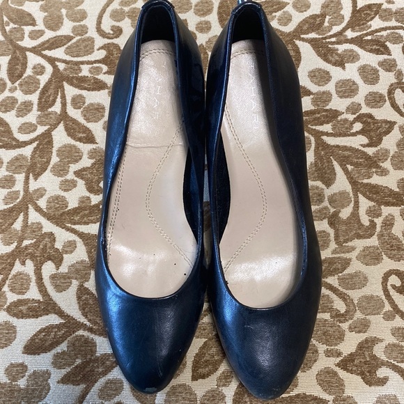 Tahari black leather heels - Picture 2 of 6